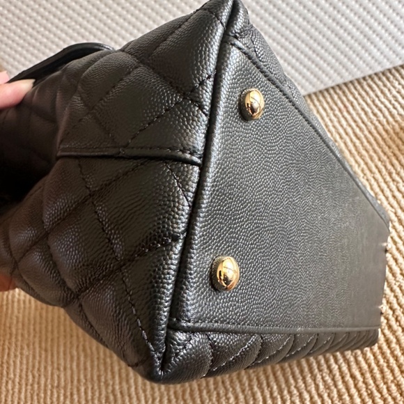 Medium Chanel with handle caviar leather - Picture 14 of 16